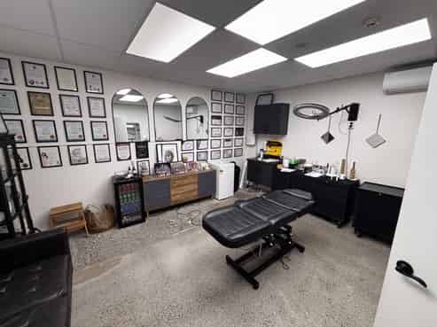 Ground floor office, retail or consultation