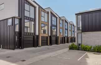 2/333 Lincoln Road, Addington