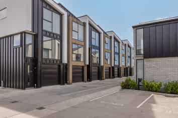 2/333 Lincoln Road, Addington