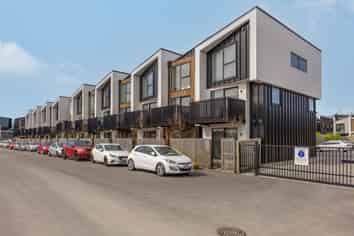 2/333 Lincoln Road, Addington