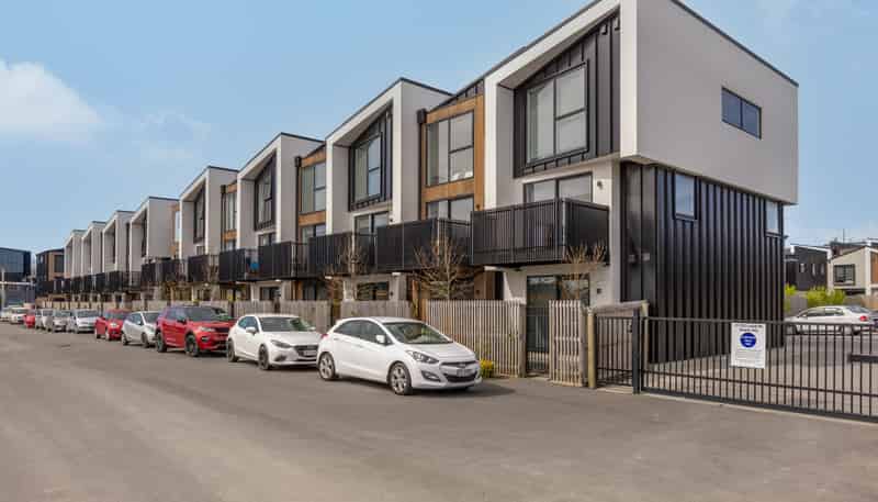 2/333 Lincoln Road, Addington