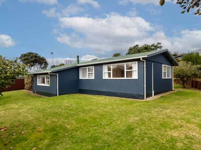 13 Hicks Crescent, Waikanae Beach