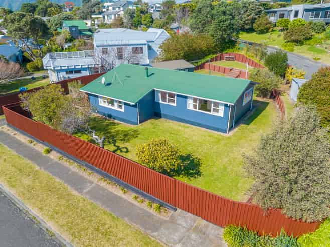 13 Hicks Crescent, Waikanae Beach