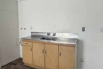 Affordable Warehouse Space in Penrose!