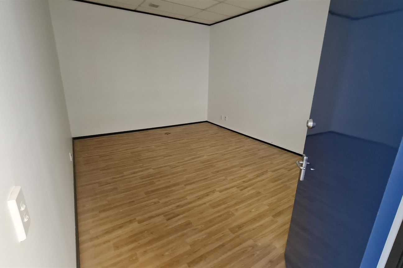 Bright, Central Space Opposite Queensgate – další