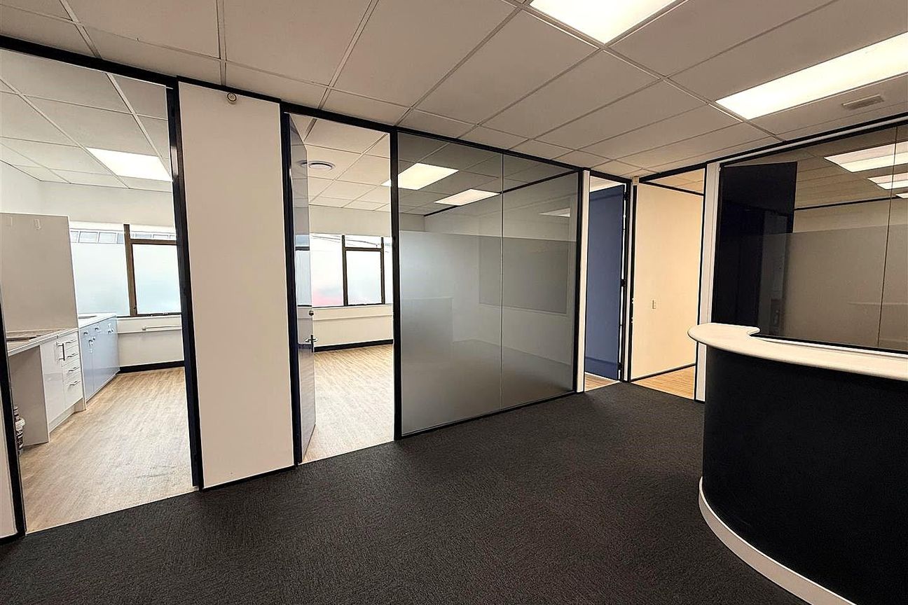 Bright, Central Space Opposite Queensgate – pohled 6