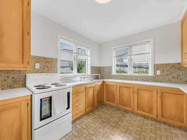 5 Valron Road, Te Atatu South