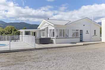 213 Upper Timaru Road, Pitone