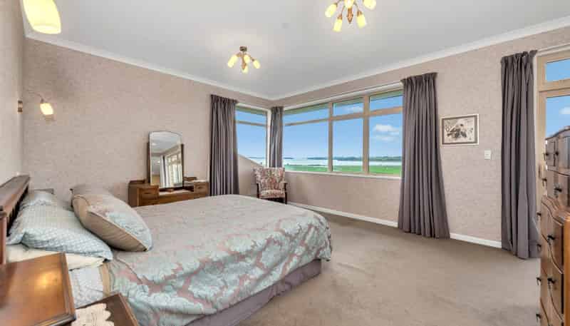 48 Porterfield Road, Whitford