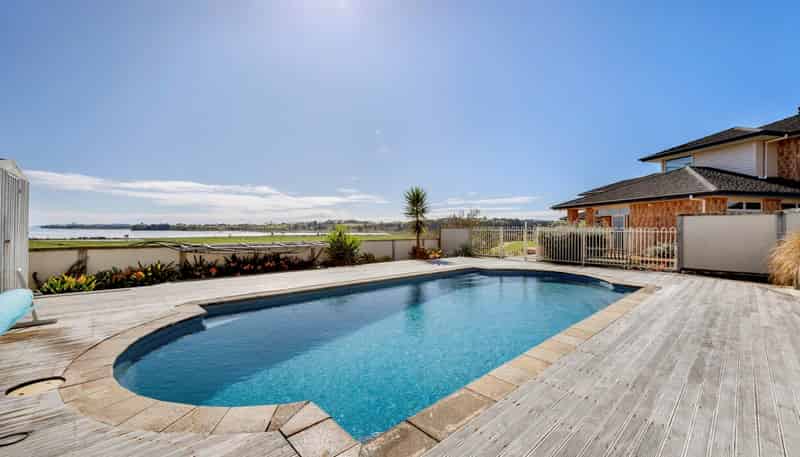 48 Porterfield Road, Whitford