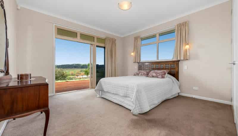 48 Porterfield Road, Whitford