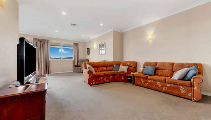 48 Porterfield Road, Whitford