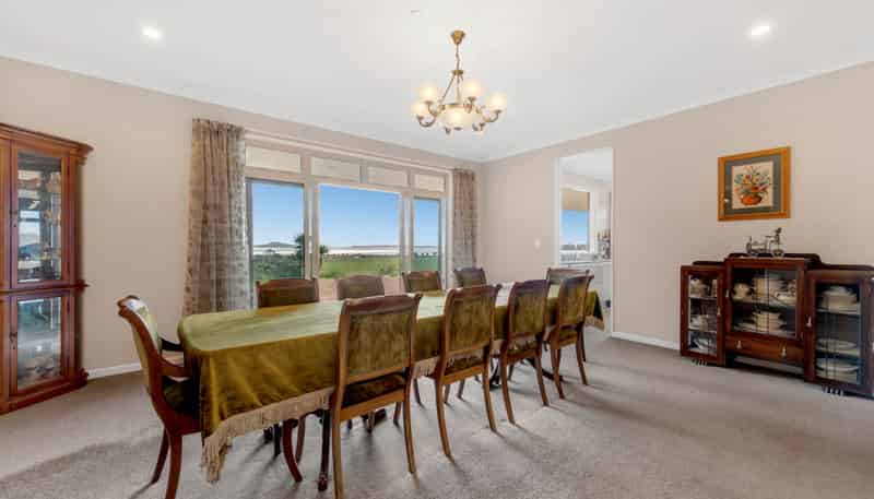48 Porterfield Road, Whitford