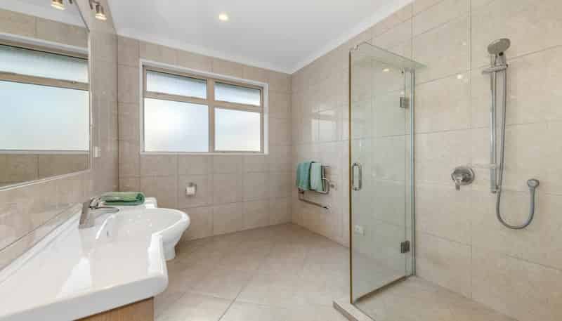 48 Porterfield Road, Whitford