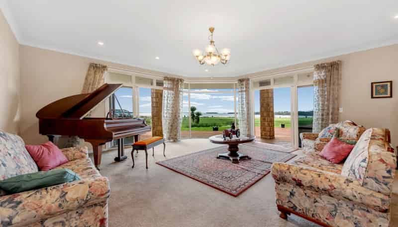 48 Porterfield Road, Whitford