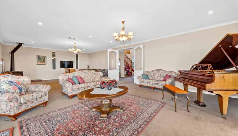 48 Porterfield Road, Whitford