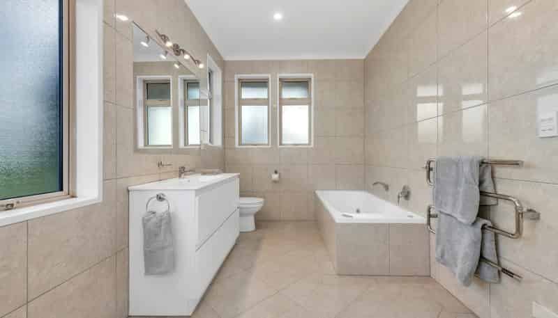48 Porterfield Road, Whitford