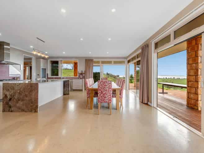 48 Porterfield Road, Whitford