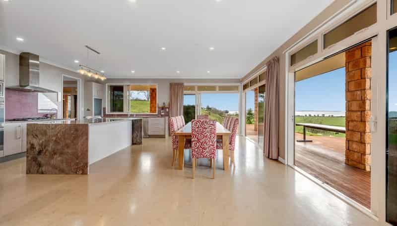 48 Porterfield Road, Whitford