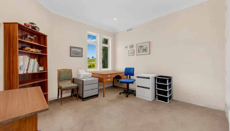 48 Porterfield Road, Whitford