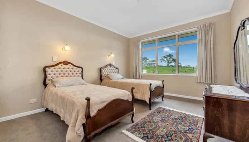 48 Porterfield Road, Whitford