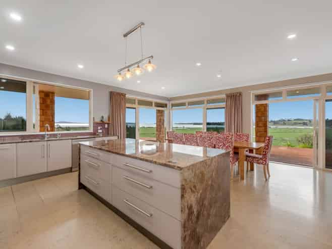 48 Porterfield Road, Whitford