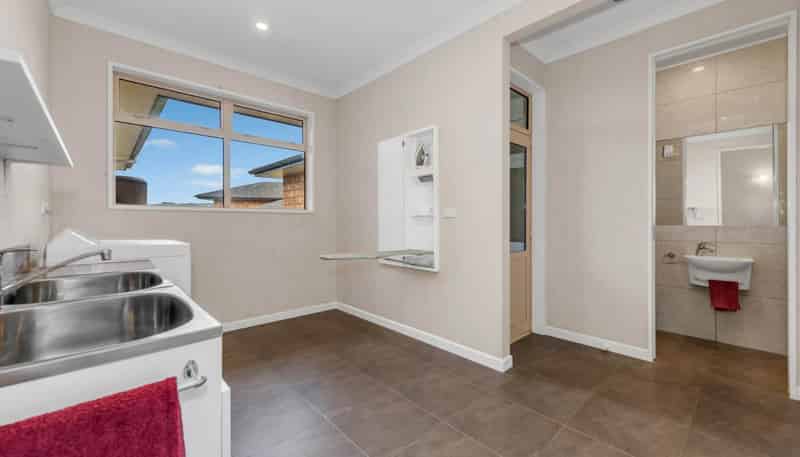 48 Porterfield Road, Whitford