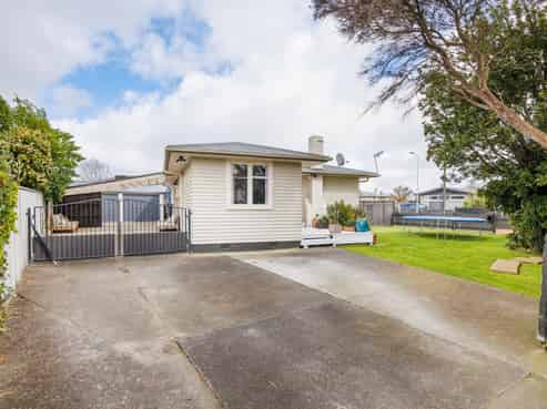 30 Sutherland Crescent, Westbrook