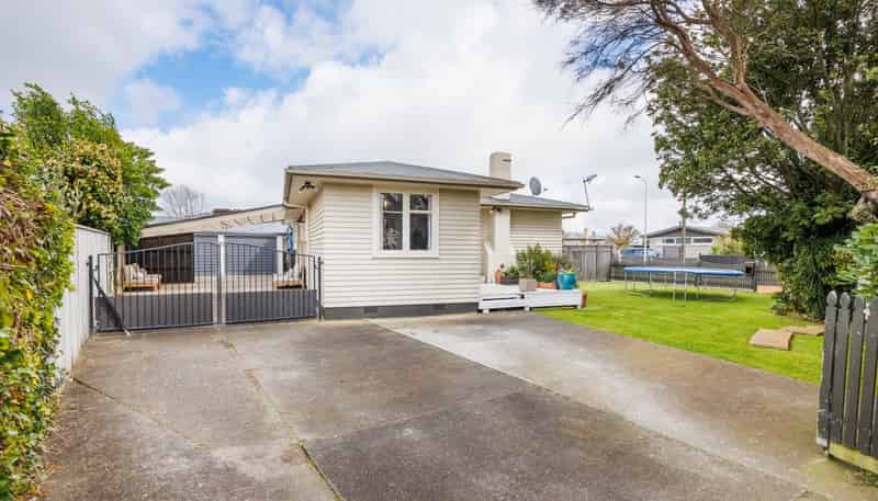 30 Sutherland Crescent, Westbrook