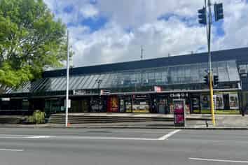 Busy Mount Albert Retail/Office – 96m2
