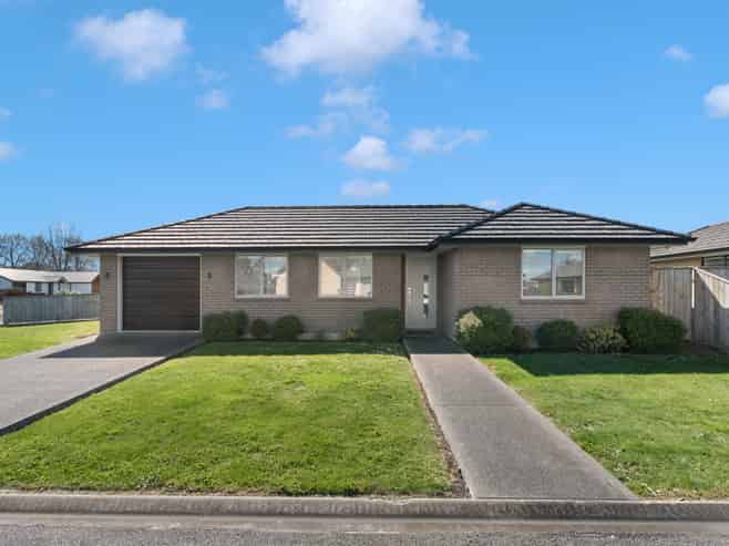 12 Tarata Grove, Lansdowne