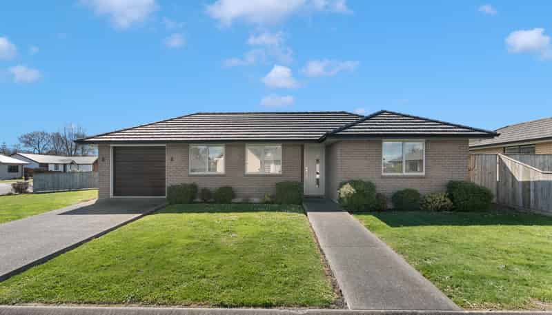 12 Tarata Grove, Lansdowne