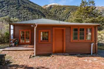 13 Sunshine Terrace, Arthur's Pass