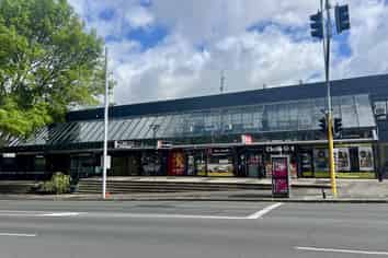 High-Traffic Mt Albert Retail/Hospo Site – 88m2