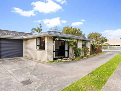 1/50 Vivian Wilson Drive, Eastern Beach