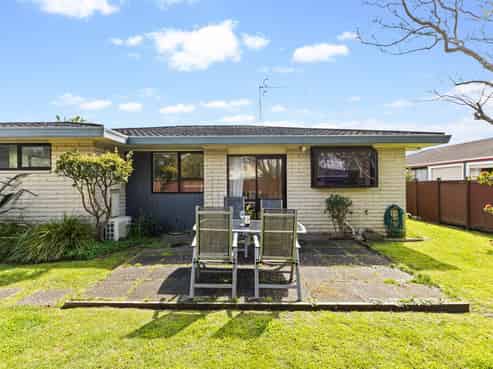 1/50 Vivian Wilson Drive, Eastern Beach