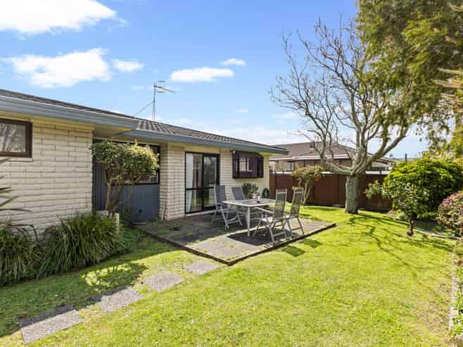 1/50 Vivian Wilson Drive, Eastern Beach