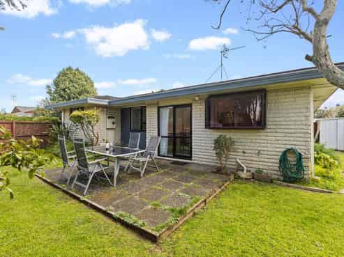 1/50 Vivian Wilson Drive, Eastern Beach