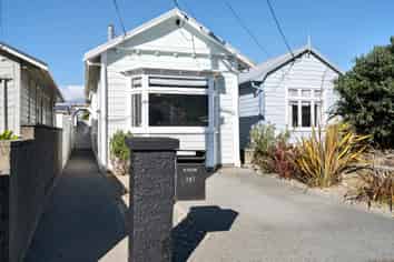 187 Onepu Road, Lyall Bay