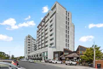 1005/8 Waikumete Road, Glen Eden