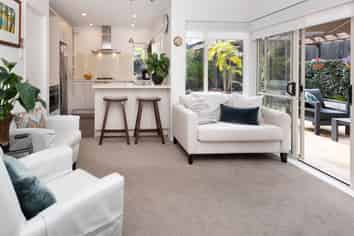 15 Gillett Place, Botany Downs