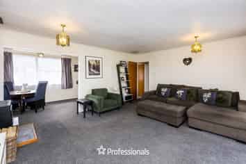 26 Shanly Street, Brown Owl