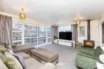 26 Shanly Street, Brown Owl