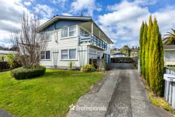 26 Shanly Street, Brown Owl