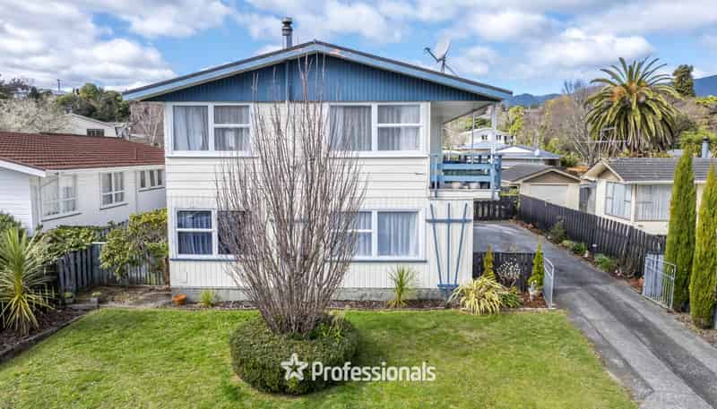 26 Shanly Street, Brown Owl