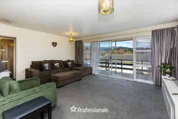 26 Shanly Street, Brown Owl