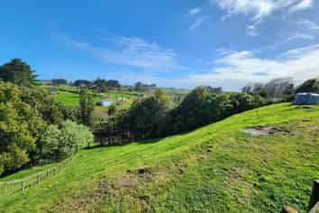 254A Mountain Road , Lepperton