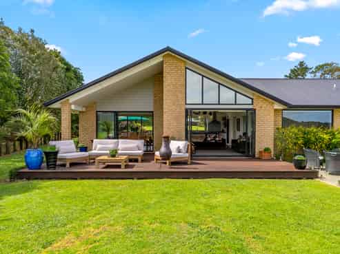 217 Pinnacle Hill Road, Bombay