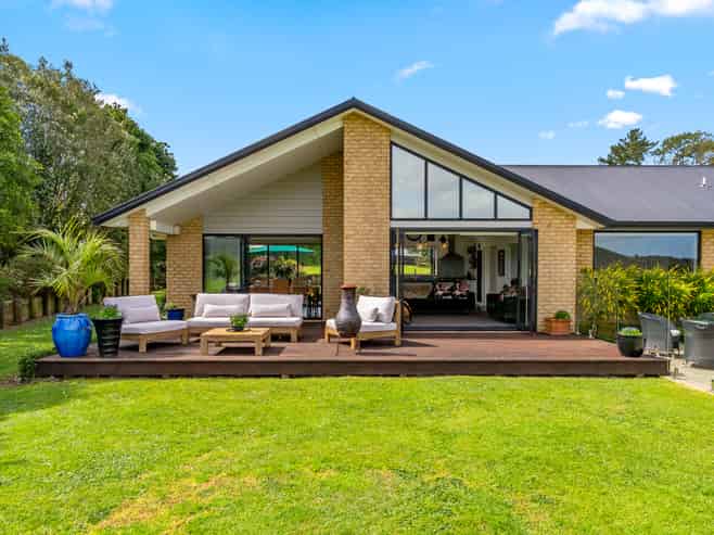217 Pinnacle Hill Road, Bombay