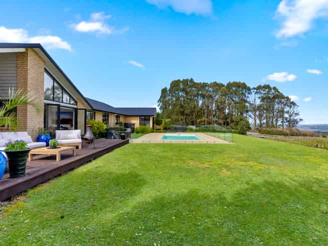 217 Pinnacle Hill Road, Bombay